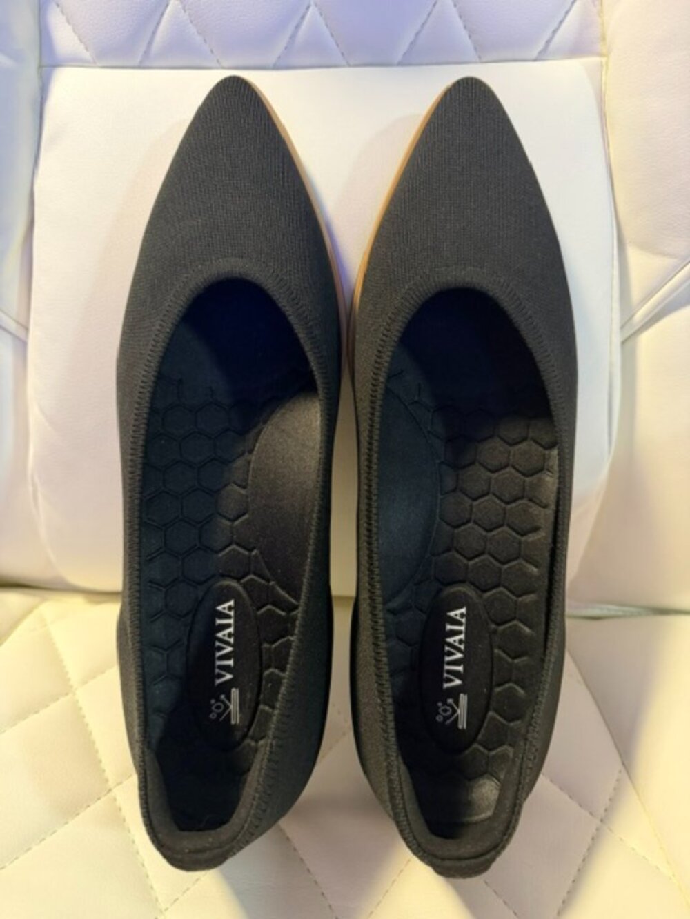 Vivaia black flat shoes